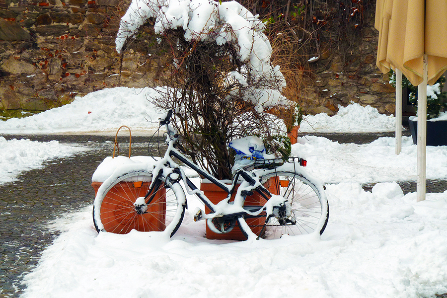 Terrasse-Winter-Fahrrad-Cafe-Monokel